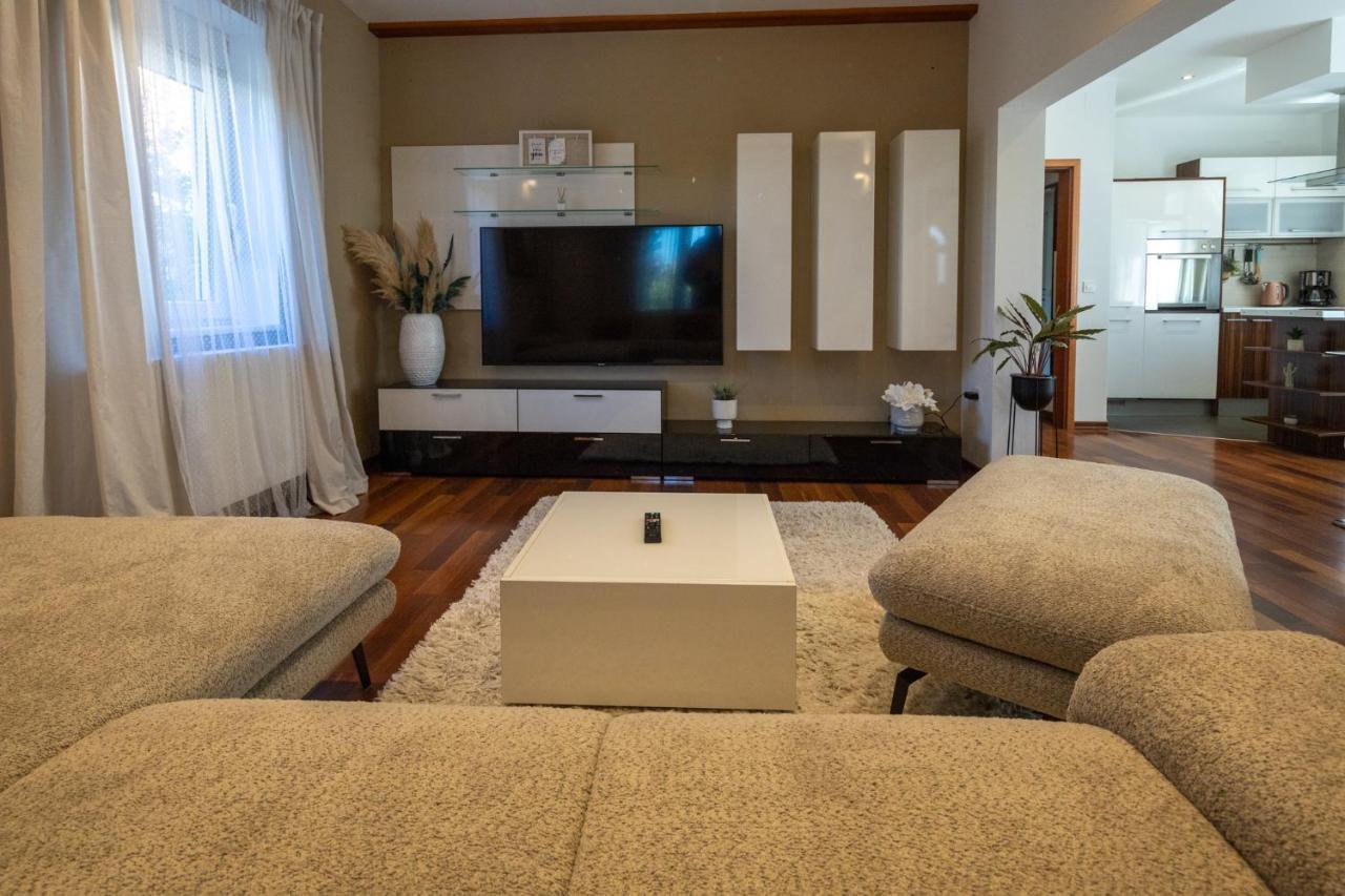 Lumaja Luxury Apartman Biograd Na Moru Buitenkant foto